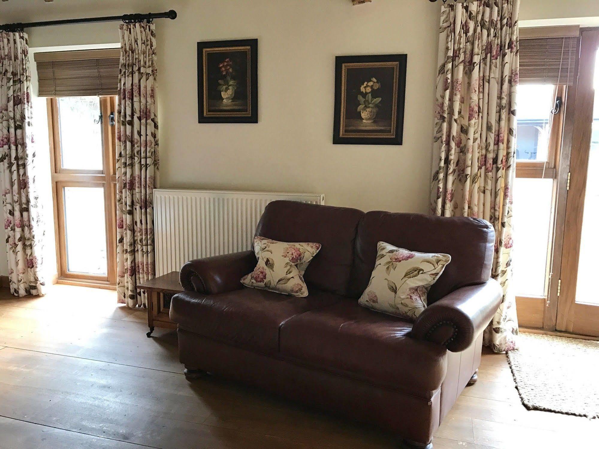 Apartment Manor Farm-mk Self-contained Serviced *