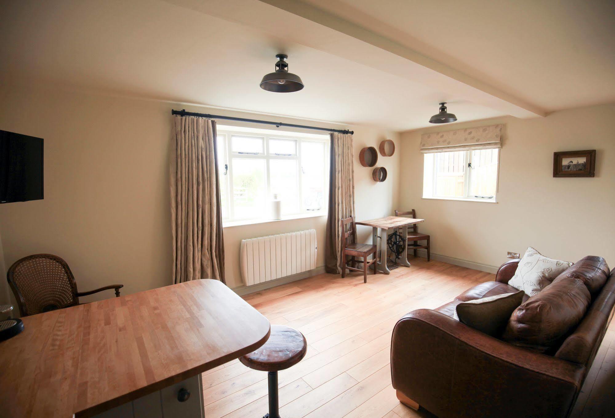 Apartment Manor Farm-mk Self-contained Serviced *